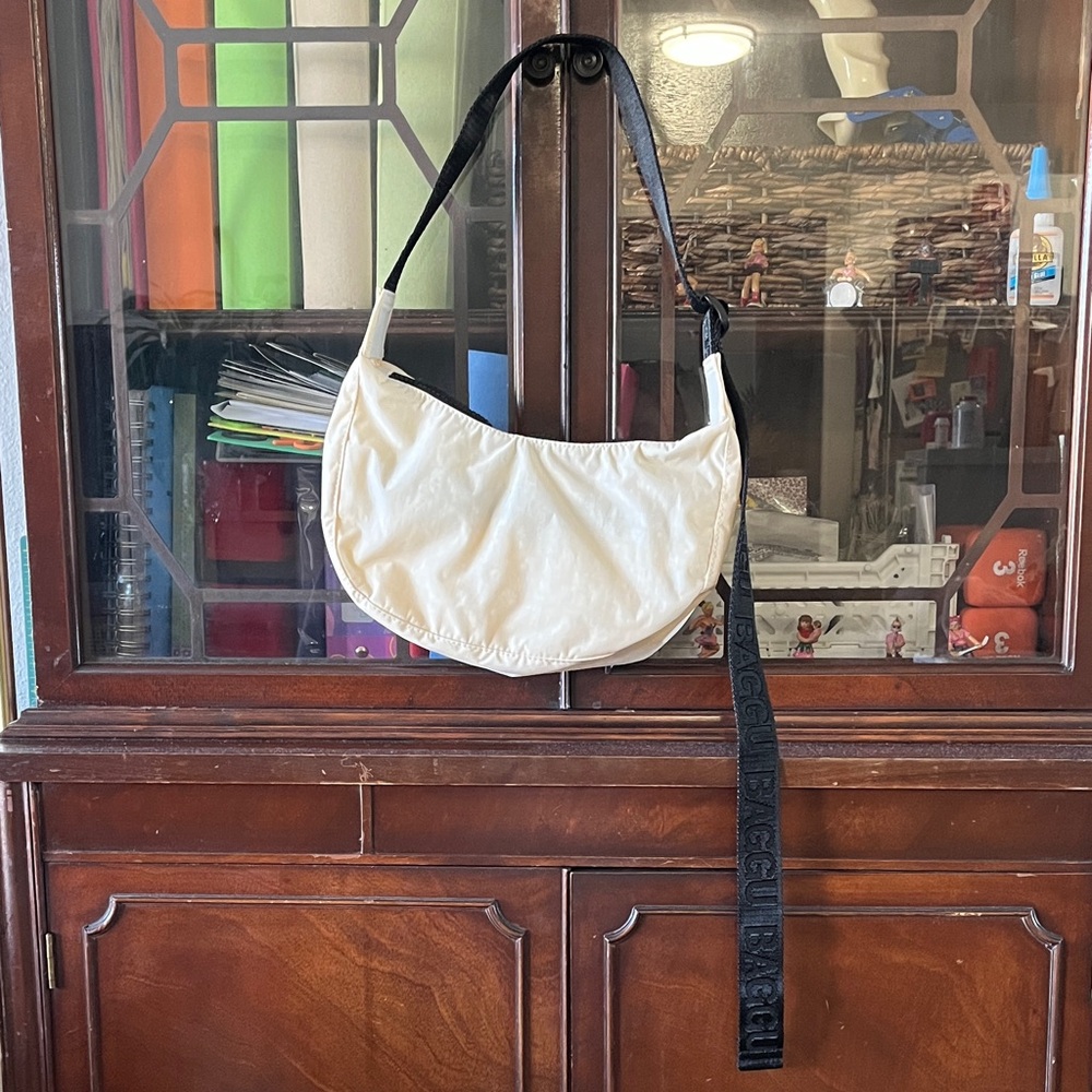 BAGGU Nylon Small Cresent Crossbody Cream Shoulder Bag